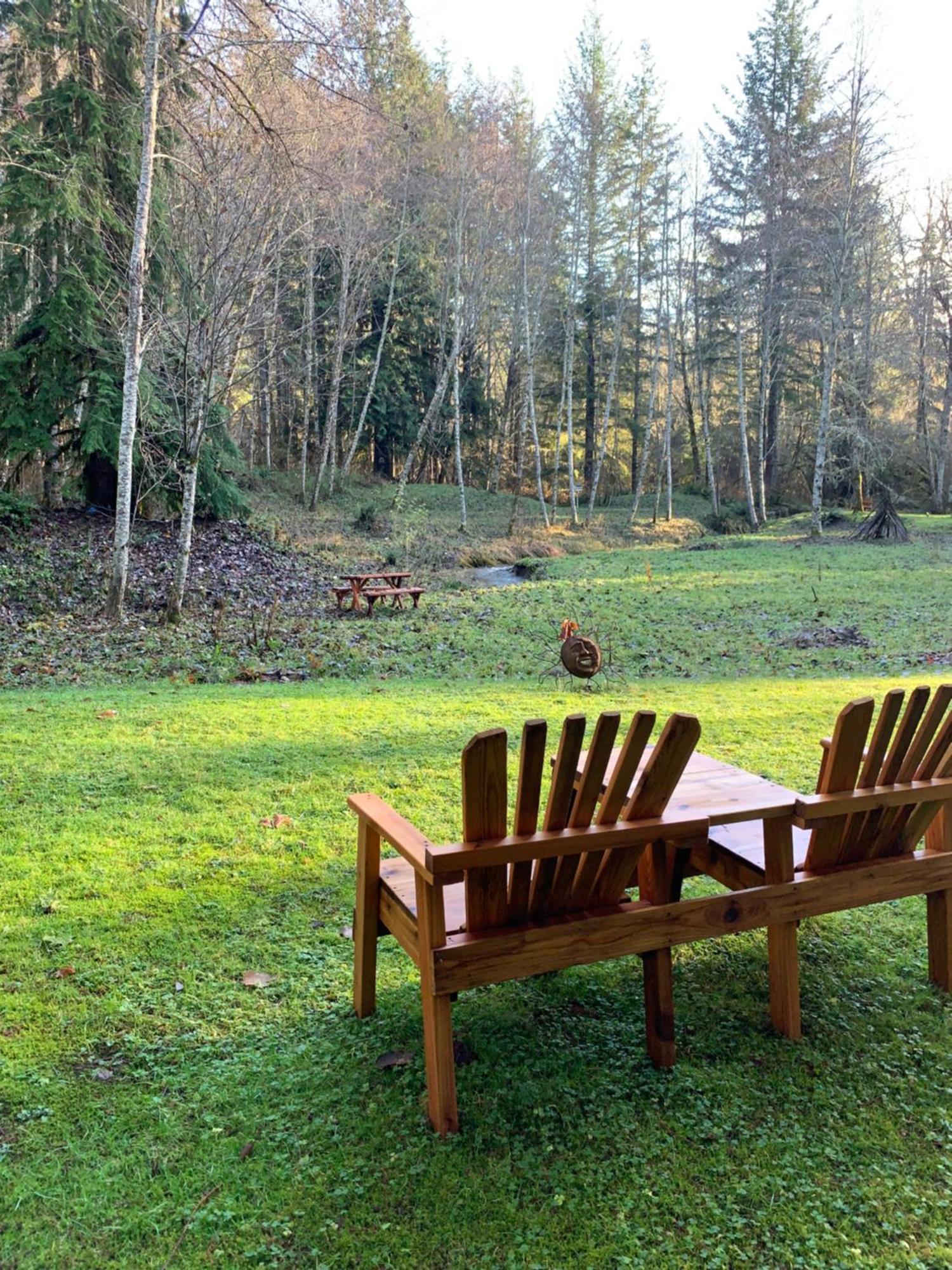 Mountain Meadows Inn & Chalet Suites Эшфорд Экстерьер фото
